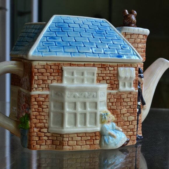 6” Mouse Tea Pot House Music Box from 1994 F.W. & Co. - Picture 5 of 13